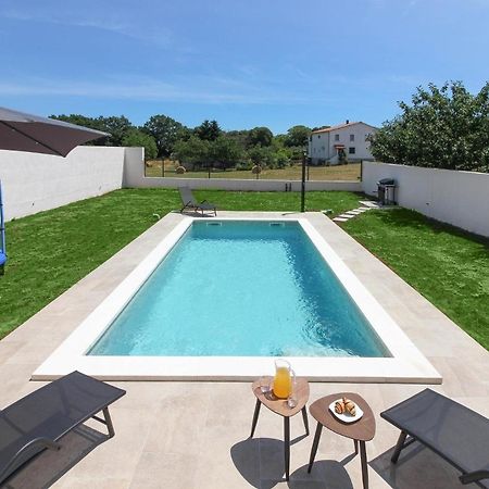 Ferienhaus Mit Privatpool Fuer 4 Personen Ca 60 Qm In Sisan, Istrien Suedkueste Von Istrien Zewnętrze zdjęcie