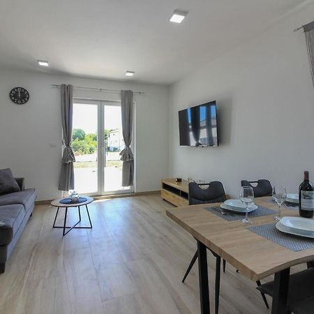 Ferienhaus Mit Privatpool Fuer 4 Personen Ca 60 Qm In Sisan, Istrien Suedkueste Von Istrien Zewnętrze zdjęcie